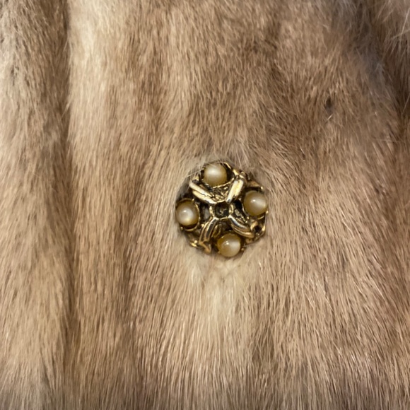 Pale mink fur coat - Picture 3 of 7